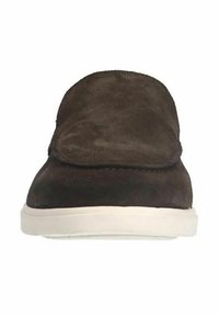 Bruine suede instapschoen met een glad bovenwerk, ronde neus en witte rubberen zool. Eenvoudig ontwerp zonder zichtbare versieringen.