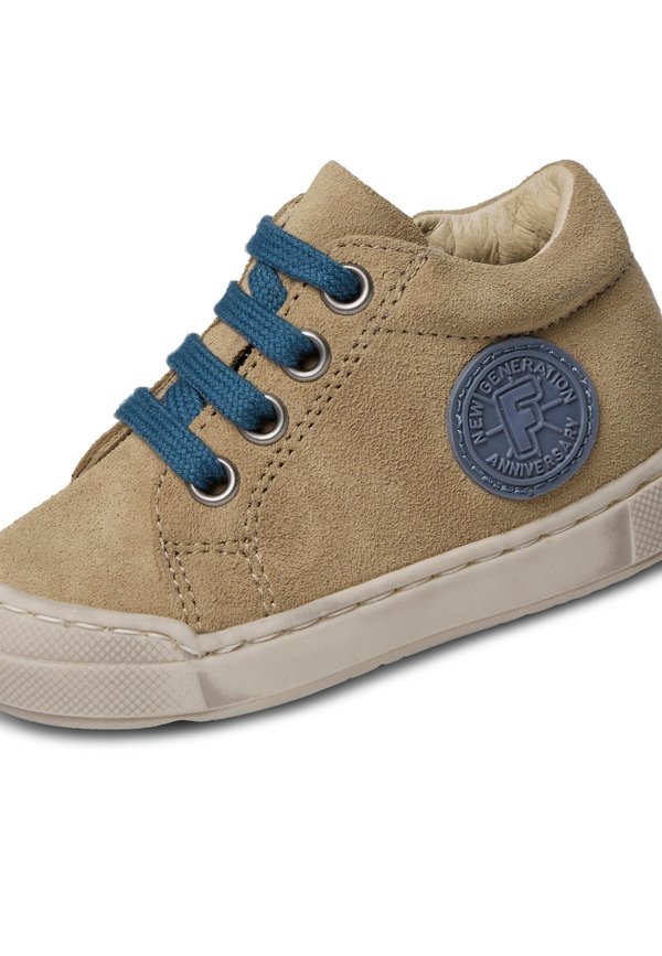 ALSTRO  – Lauflernschuh – hellbraun