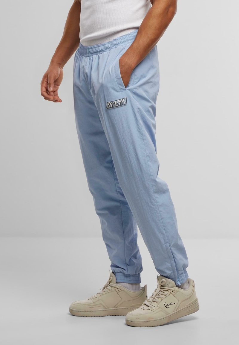 Karl Kani SPORT PATCH ESSENTIAL Tracksuit bottoms light blue