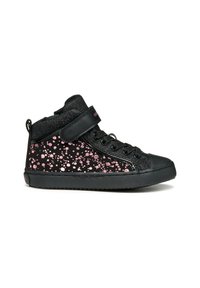 Zapatillas altas negras con una parte superior texturizada, que presentan un patrón moteado en rosa, cierre de cordones y una correa de velcro para un ajuste seguro.