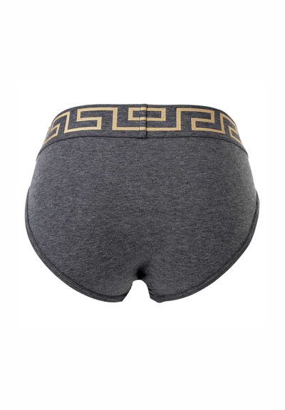 Γκρι βαμβακερά σορτς με απαλό ύφασμα και ζώνη μέσης με γεωμετρικό χρυσό μοτίβο. Ο σχεδιασμός περιλαμβάνει εφαρμοστή γραμμή και στρογγυλεμένες άκρες.