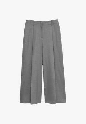 Grijze, wijduitlopende broek met een getailleerd ontwerp, voorzien van plooien aan de voorkant, riemlussen en een gladde textuur. Geen zichtbare zakken.