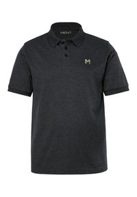 Mörkgrå polotröja i strukturerad tyg. Har en krage, tre knappar och en grön logotyp på bröstet. Korta ärmar.