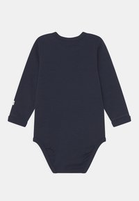 Merenkuntojen pitkähiha bodysuit, joka on valmistettu pehmeästä kankaasta. Siinä on pyöreä kaula-aukko, nepparikiinnitys alaosassa ja käännetyt hihansuut. Ei näkyviä kuvioita.