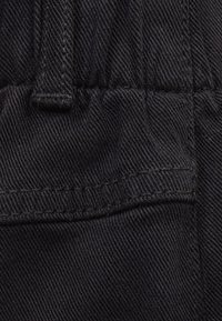 Bershka Shorts vaqueros - black