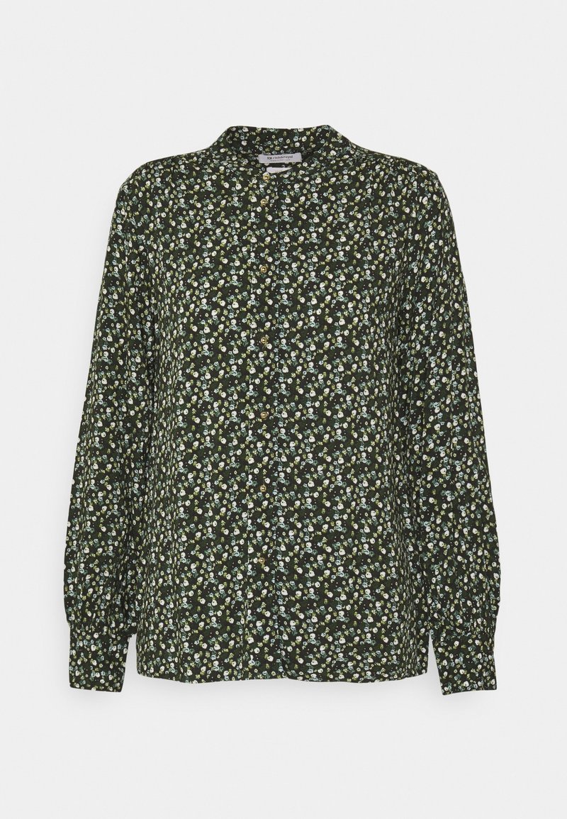 Camicia a maniche lunghe con bottoni in tessuto verde scuro, decorata con fiori bianchi e azzurri pallidi. Presenta un colletto e maniche lunghe a sbuffo.