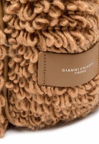 Gianni Chiarini MARCELLA CRAZY MAXI BOUCLÉ - Shopping bag - cammello