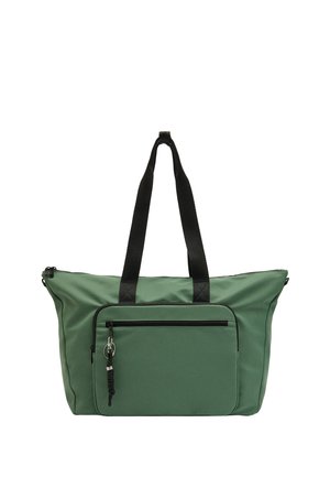 Zielona prostokątna torba podróżna z czarnymi uchwytami, przednią kieszenią na zamek oraz czarnym breloczkiem przymocowanym do przedniego zamka.