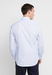 Seidensticker BUTTON DOWN SLIM FIT - Camicia elegante - light blue