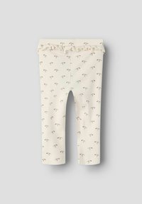 Kremowe legginsy dla niemowląt z małymi różowymi wzorami kwiatowymi i falbanowym paskiem w talii na jasnoszarym tle.