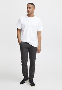 11 Project PRGALENO REGULAR FIT - Chinos - forged iron