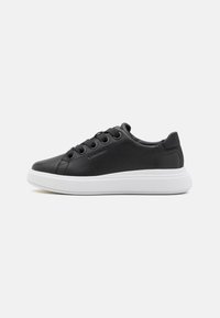 Calvin Klein CUPSOLE LACE UP - Sporta apavi - black