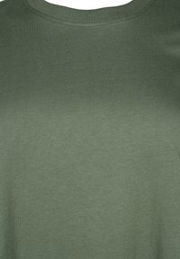 Zizzi MIT RUNDHALSAUSSCHNITT - T-shirt basic - thyme
