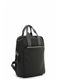 Musta reppu, jossa on sileä, mattapintainen viimeistely, kaksi harmaata kangaskahvaa, säädettävät olkahihnat ja edessä vetoketjutasku.