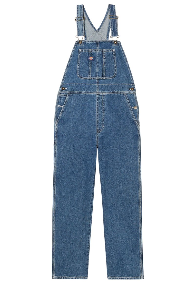 Salopette en denim avec bretelles réglables, salopette en V, poche frontale et poches latérales. Présente une couleur bleue classique et des coutures contrastées.