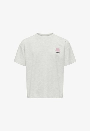 Jasnoszary t-shirt z krótkim rękawem z małą różową grafiką kapelusza z wiaderkiem oraz napisem „BE GOOD” na lewej piersi.