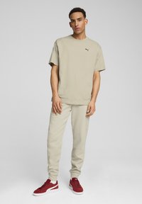 Puma T-shirt basic - desert dust