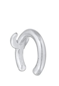 Silberne Creole mit glatter, polierter Oberfläche. Sie zeichnet sich durch eine einzigartige, gedrehte Form mit einem kleinen, gebogenen Akzent an einem Ende aus.