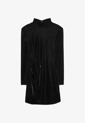 Robe en velours noir avec un col montant, des manches longues et un détail froncé sur le côté. Texture lisse avec une finition brillante.