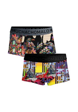 Twee paar boxershorts met kleurrijke, gedetailleerde ontwerpen: een met vogels en snoepbedekte huisjes, de ander met huizen, bloemen en zonsondergangkleuren.