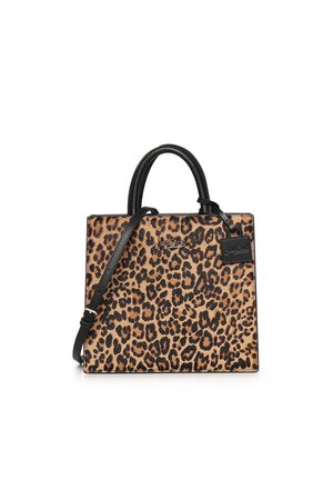 Borsa rettangolare con stampa leopardata, manici neri, tracolla regolabile e piccola targhetta nera sul davanti.