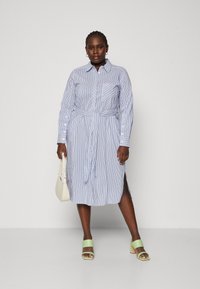 Persona by Marina Rinaldi VALLO - Abito a camicia - white/blue