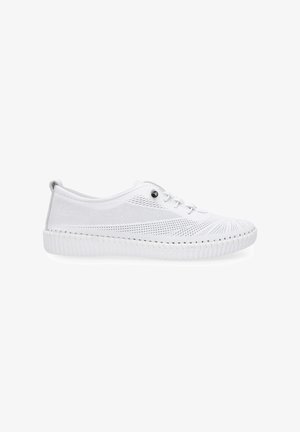 Weiße Mesh-Sneaker mit strukturierten Oberflächen, runder Zehenpartie und schwarzen Ösen. Verfügt über eine Gummisohle mit horizontalen Rillen. Schnürdesign.