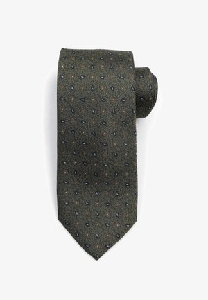 Zijde stropdas in donker groen met een gestructureerd oppervlak; voorzien van een klein paisleypatroon in marineblauw en bordeauxrood. Afgewerkt met een puntige punt.