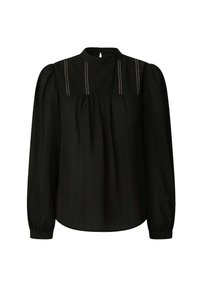 Zwarte blouse met lange mouwen en een hoge halslijn, gathered stof en drie decoratieve stiksels over de borst. Zachte textuur.