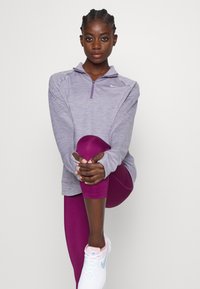 Nike Performance FAST CROP - Leggings - sangria/silver