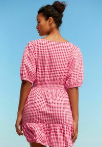Next PUFF SLEEVE TIE DETAIL  - REGULAR FIT - Kasdienė suknelė - red gingham