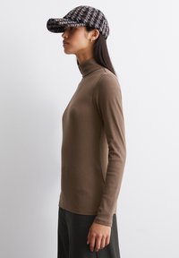 Marc O'Polo DENIM TURTLENECK - Langarmshirt - pine cone brown