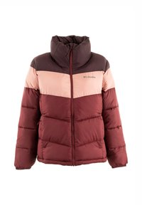 Giacca puffer a colori bloccati con pannelli bordeaux, rosa e marrone scuro, colletto alto, chiusura con zip e texture trapuntata orizzontale.