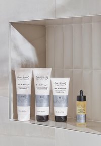 Percy & Reed GIVE ME STRENGTH STRENGTHENING SHAMPOO - Shampoo - 250ml