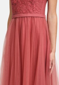 Vera Mont MIT PLISSEE - Cocktailjurk - bright rust
