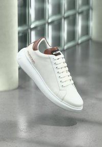 Δεν επιλέχθηκε, white/brown