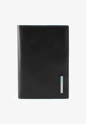 Piquadro, Reisepassetui - black