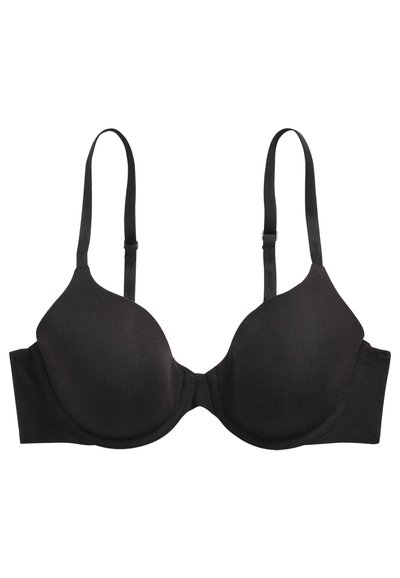 Černá push-up podprsenka s tvarovanými košíčky, nastavitelnými ramínky a hladkým texturovaným materiálem. Disponuje bezešvým designem a zapínáním na háček a oko na zadní straně.