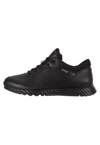 Scarpe sportive nere con tomaia in pelle liscia, sistema di allacciatura, dettagli testurizzati e suola in gomma imbottita per supporto.