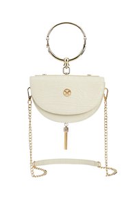 Borsa bianca con stampa coccodrillo, dotata di manico circolare dorato, chiusura in metallo, con tracolla a catena staccabile e un accento a frange.