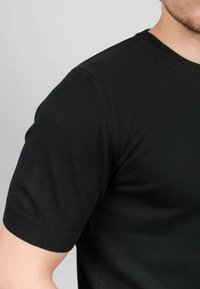 Thumbnail Image 2