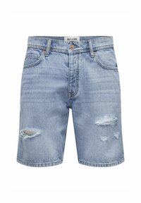 Shorts de mezclilla azul claro con detalles desgastados y rotos. Diseño clásico de cinco bolsillos y dobladillo recto. Etiqueta en la cinturilla.