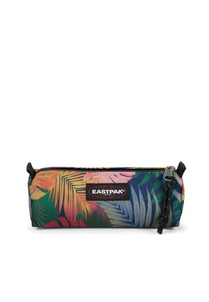 Petite trousse cylindrique avec motif de feuilles tropicales en vert, orange, rose et bleu, fermeture éclair noire et patch logo Eastpak à l'avant.