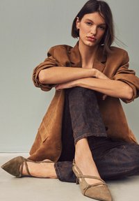 Next FOREVER COMFORT MULTI BUCKLE - REGULAR FIT - Klasické lodičky - mottled brown