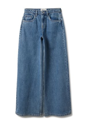 Wide-leg blue denim jeans with a front zip, two side pockets, and a casual design. The fabric has a soft texture and slight fading.