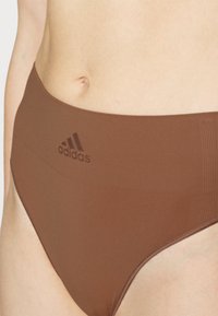 adidas Sportswear Slip - beaver fur