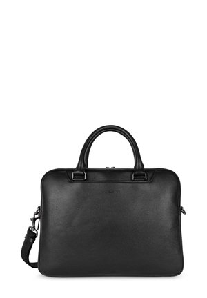 Malette en cuir noir avec texture lisse, double poignées, quincaillerie argentée et bandoulière détachable. Forme rectangulaire avec fermeture éclair.