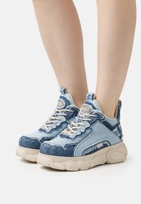 Buffalo CHAI - Sneakers - light blue