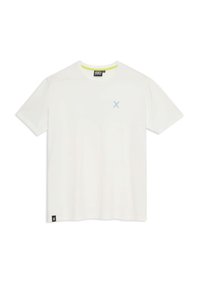 Camiseta de algodón blanca con mangas cortas. Presenta un pequeño logo "X" en azul claro en el pecho y una etiqueta negra en el dobladillo inferior.