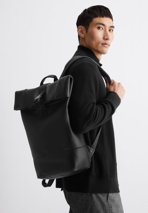 Cross body bag - black